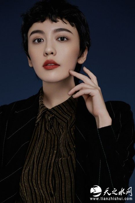 吕佳容魅惑短发1