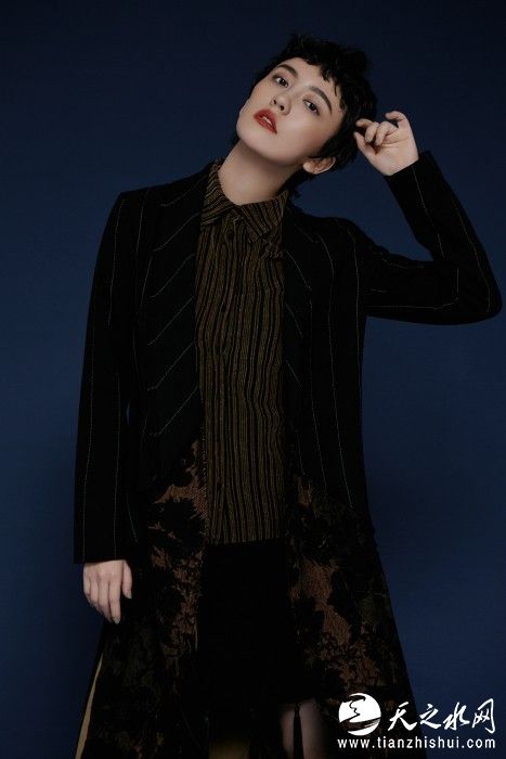 吕佳容魅惑短发4