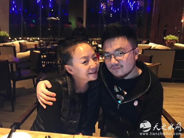 宋丹丹和儿子巴图