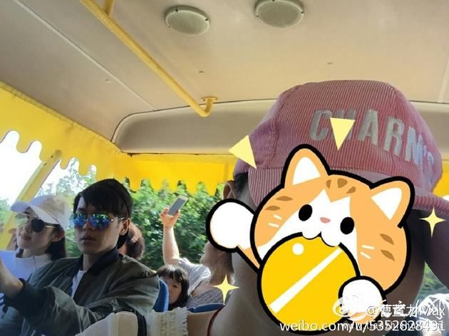 张若昀、唐艺昕同游三亚 张若昀、唐艺昕同游三亚