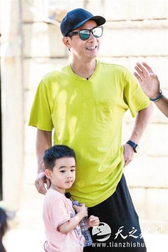 陈小春父子的性格南辕北辙 陈小春父子的性格南辕北辙