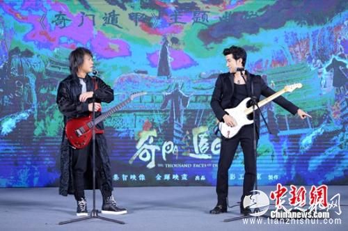 伍佰、李治廷斗琴