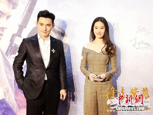 刘亦菲和严屹宽在现场。活动方供图 刘亦菲和严屹宽在现场。活动方供图