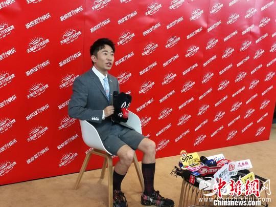 艺人杨迪接受采访时称将在2017天猫双11全球狂欢夜上参与两大环节互动。 康玉湛 摄 艺人杨迪接受采访时称将在2017天猫双11全球狂欢夜上参与两大环节互动。 康玉湛 摄