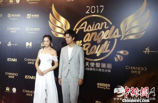 2017瑞丽粉丝节12月1日晚举行。　马海燕 摄