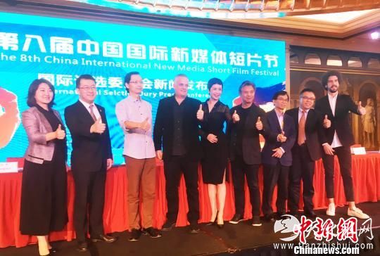 评委嘉宾等现场留影 徐晓美 摄