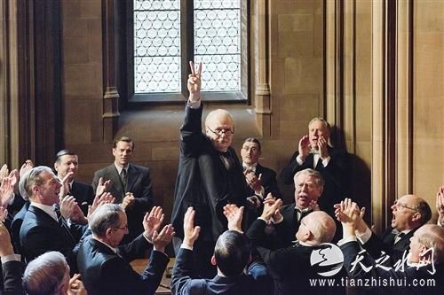 《至暗时刻》剧照