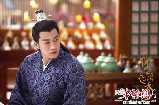 图为：《花谢花飞花满天》中何润东剧照。艺人宣传供图