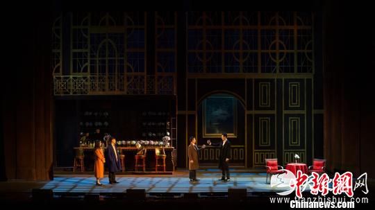 音乐剧《繁花尽落的青春》剧照 尹雪峰 摄 音乐剧《繁花尽落的青春》剧照 尹雪峰 摄