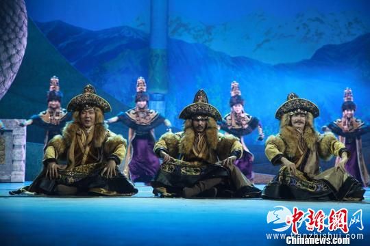 图为民族舞剧《驼道》演出震撼 郭伟伟 摄