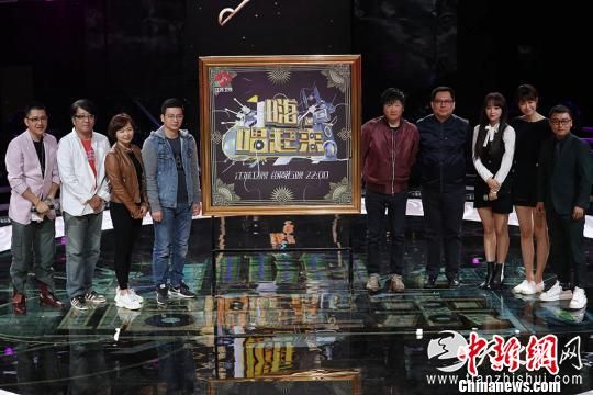 孙楠、李艾、袁惟仁、沈南、程潇共掀“全民共唱” 。　泱波 摄