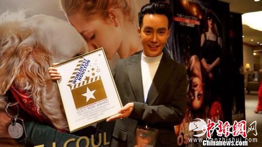 《似水流年》导演翟中梁获得大奖。剧组供图