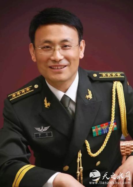 陆军政治工作部文工团团长、著名军旅词作家 李劲