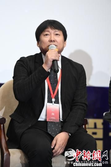 评委会主席由著名导演霍建起担任 张瑶 摄