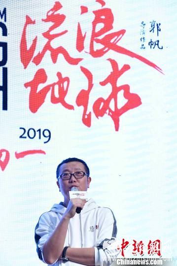 刘慈欣回答提问。　陈骥旻 摄