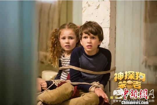 电影《神探狗笨吉》剧照。　片方提供 摄