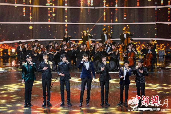 《声入人心》等选手带来一曲《我爱你中国》。 节目组供 
