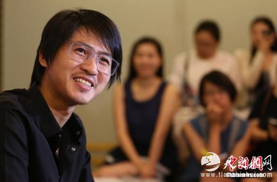 资料图：韩寒与影迷见面。 泱波 摄