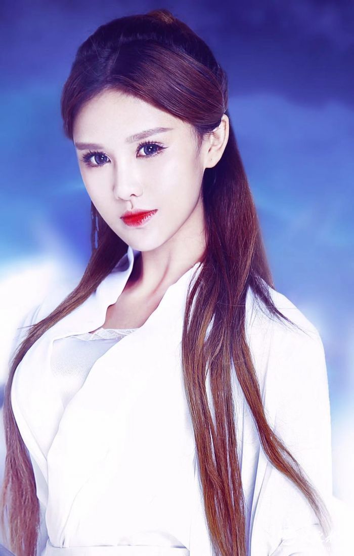 洛妃儿神幻般写真曝红网络 (1)