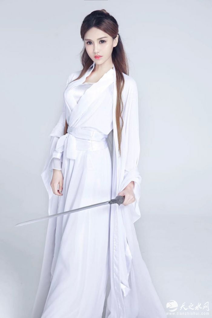 洛妃儿神幻般写真曝红网络