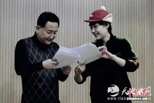 梁天与对手演员对戏。剧方供图