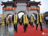 　当天上午的伏羲广场上，旗幡招展、古乐悠悠；伏羲庙内，苍松挺拔、翠柏含情。9时30分许，全国政协副主席王正伟，中国国民党前副主席陈镇湘，省委书记、省人大常委会主任林铎，省委副书记、省长唐仁健，省政协主席欧阳坚等来到伏羲广场，与海内外中华儿女、四海宾朋共同出席公祭大典。