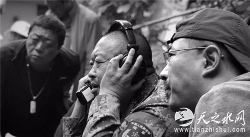 惠东导演在拍摄现场