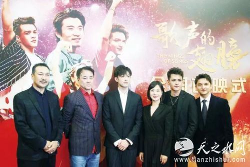 《歌声的翅膀》人民大会堂首映：开拓国产歌舞片新局面，展现新时代民族团结大发展