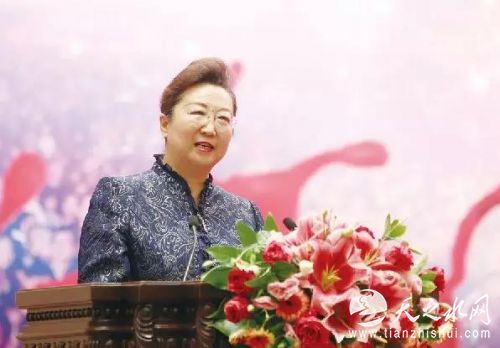 《歌声的翅膀》人民大会堂首映：开拓国产歌舞片新局面，展现新时代民族团结大发展