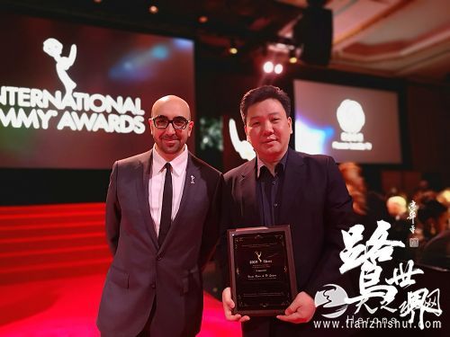 《鹭世界》出品人王仁海（右）