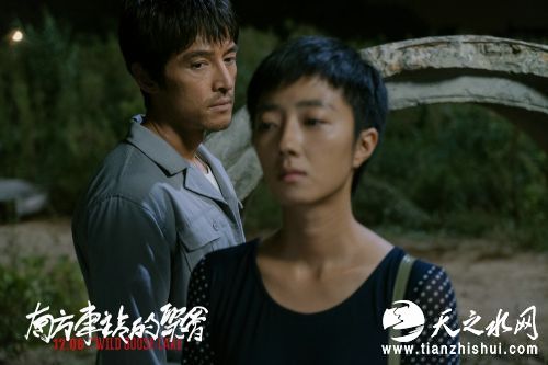 胡歌与桂纶镁塘边邂逅