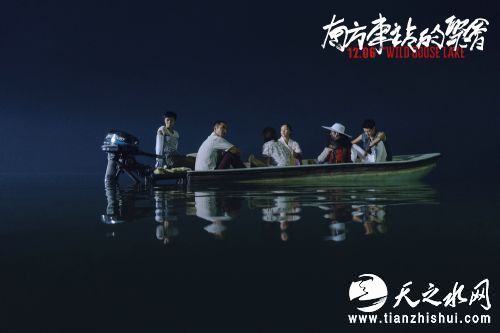 桂纶镁、奇道、曾美慧孜及张奕聪在湖上泛舟