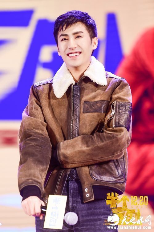 主演刘迅与观众热情互动