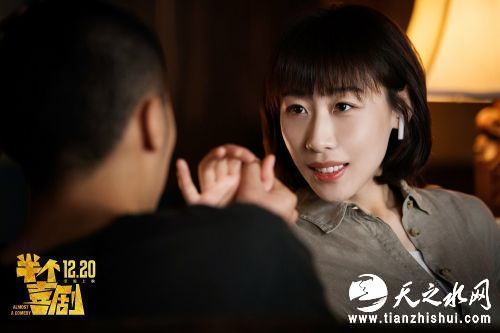 任素汐甜蜜微笑