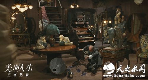 剧照3：叔叔被野蛮人推倒