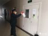 3. 内部防控“严”
疫情防控工作开展以来，麦积分局警务保障室严格落实各项防疫措施，安排专人对办公区域进行日常消毒，做到了一日三消毒；进出分局车辆要及时进行消毒，外来人员进入必须进行体温测量；全力做好分局家属院的疫情防控工作，制作提示牌，严格落实出入登记制度，严防内部出现疫情。