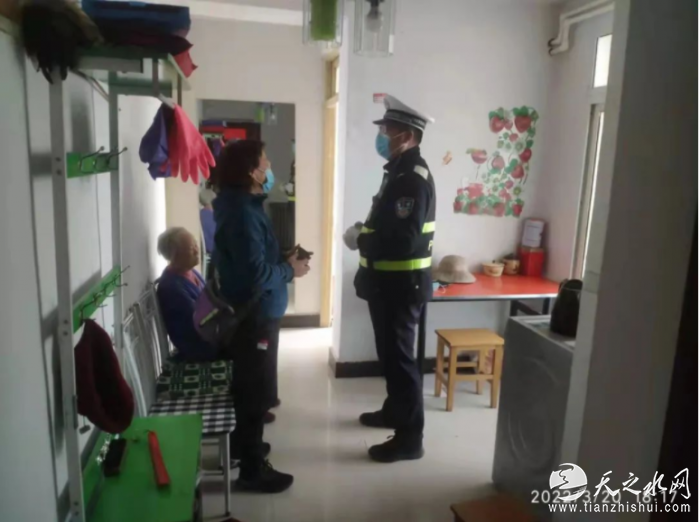 @OR~HH)W0530YJB9SF7_]VW