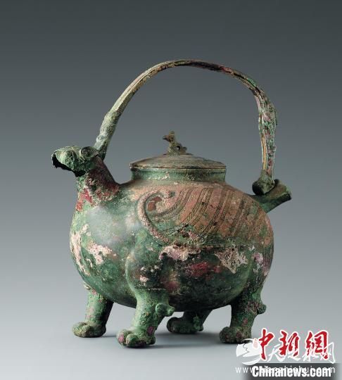 春秋翼兽青铜提梁盉 广东省博物馆 供图