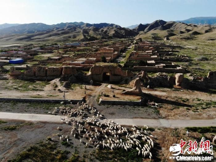 甘肃省张掖市山丹县启动建设长城风景道，汉明长城古遗址及峡口古城遗址，将得到更好保护和开发。(资料图) 杨艳敏 摄