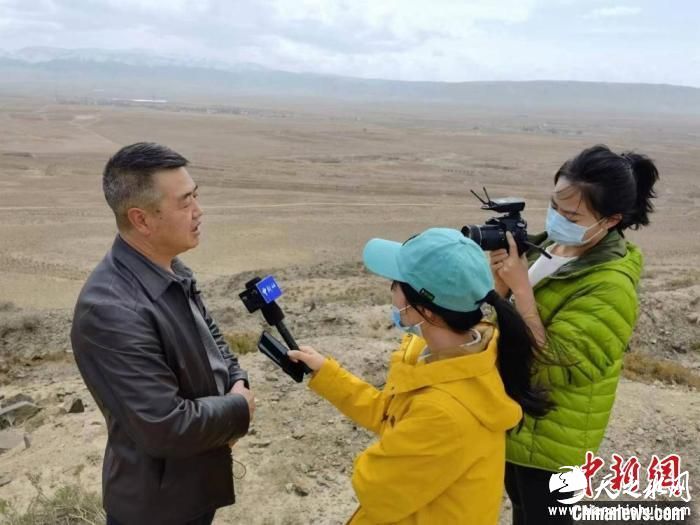 日前，中新网记者走进甘肃张掖市山丹县，采访该县汉明长城古遗址保护与开发利用。　殷春永 摄