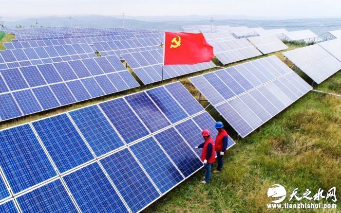 渭源公司+欧阳玮玮+党员服务队在检查田家河乡元古堆村正源公司光伏电站运行情况.jpg?x-oss-process=style/w10