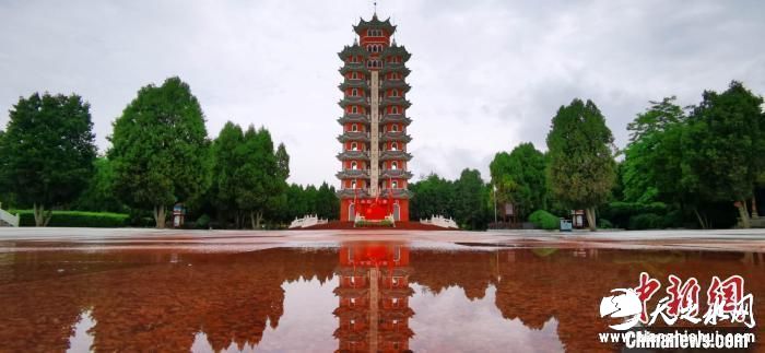 图为甘肃白银市会宁县，雨后的会师塔。(资料图) 会宁县委宣传部供图
