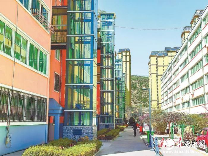 定西市安定区融祥苑小区新加装的电梯让居民生活更加方便。新甘肃·甘肃日报记者 顾丽娟