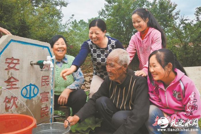 喝上洮河水的渭源县南部山区群众喜笑颜开。新甘肃·甘肃日报记者 吕亚龙