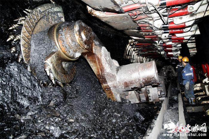 庆阳市原煤开采场景。新甘肃·甘肃日报通讯员 赵彩霞.jpg