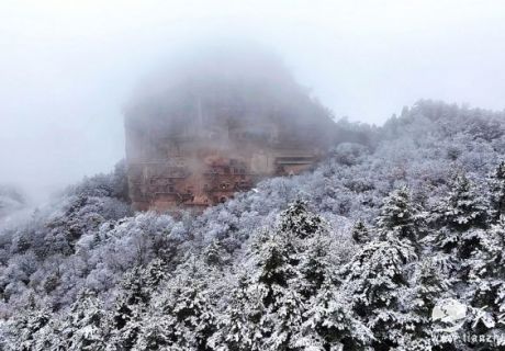 赵安生：初冬麦积山雪韵