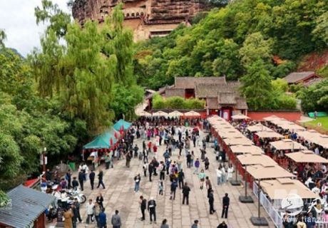 文 子：麥 積 佛 光