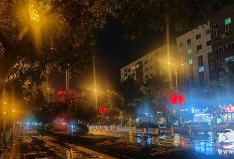 秋雨连绵天水间