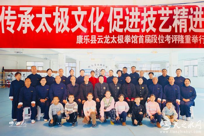 nEO_IMG_QQ_1764490128632