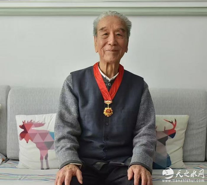 9b939cfa4ac5eca78c2784c85e3244af